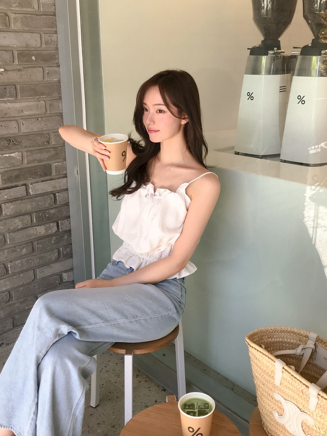 10 cách mặc quần ống rộng tuyệt đối sành điệu dành cho những ai theo đuổi phong cách tối giản- Ảnh 10.