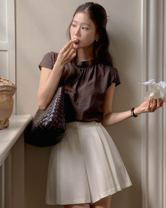 Chưa bao giờ đồ màu nâu hot như bây giờ: 10 cách mặc giúp vẻ ngoài rất sang mà không bị già- Ảnh 6.