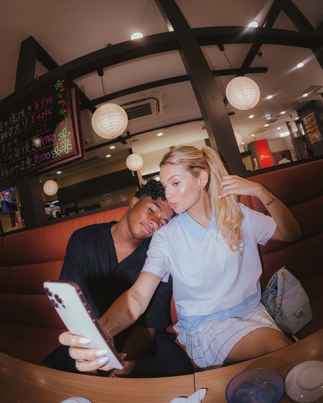 Lộ ảnh tuần trăng mật của "thần đồng bóng đá" 18 tuổi với người mẫu 24 tuổi sau bản "hợp đồng tình ái" gây bão- Ảnh 3.
