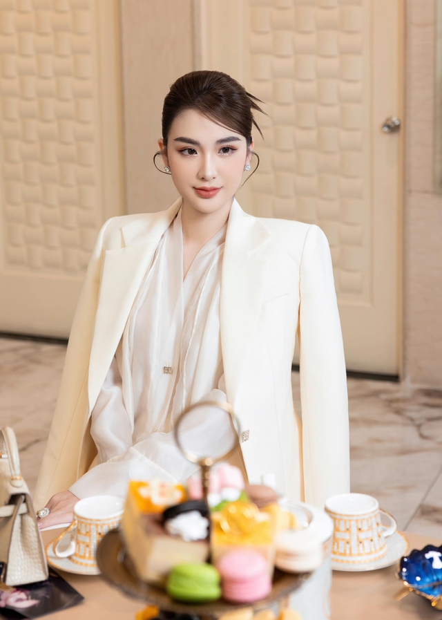 Mỹ nhân Việt nghi cố tình để lộ mối quan hệ tình cảm với bác sĩ thẩm mỹ quen mặt trong showbiz- Ảnh 11.