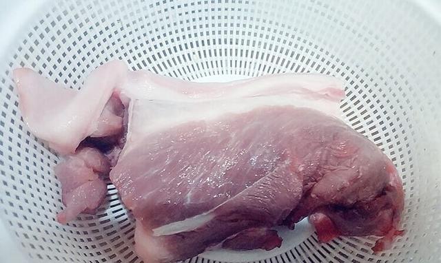 Dịch tả lợn châu Phi đang diễn biến phức tạp, đi chợ thấy thịt có 4 dấu hiệu này dù "rẻ bèo" cũng không mua- Ảnh 3.
