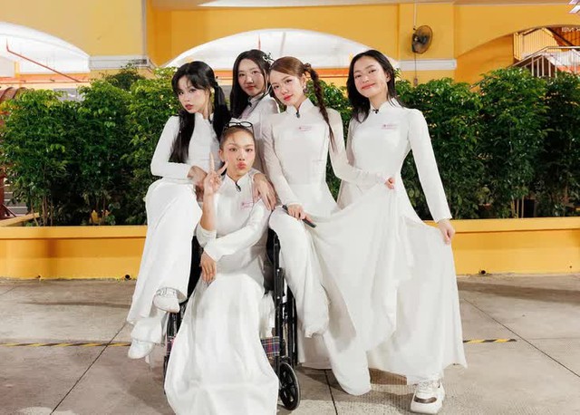 Em Xinh Say Hi gây tranh cãi vì hình ảnh thân mật quá mức trên sóng- Ảnh 6.