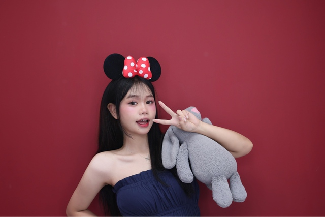 CLIP: Đông nghịt học sinh cấp 2, cấp 3 kéo đến tiệm photobooth sau giờ học: “Người không chụp, không hiểu được đâu”- Ảnh 10. CLIP: Đông nghịt học sinh cấp 2, cấp 3 kéo đến tiệm photobooth sau giờ học: “Người không chụp, không hiểu được đâu”- Ảnh 10.