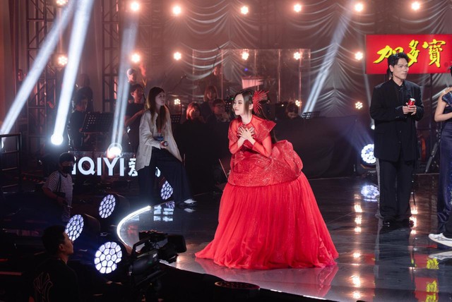 “Hằng Nga” Phương Mỹ Chi hát hit Sơn Tùng rinh luôn Top 1 Chung kết, diễn 2 bài netizen khen như mở concert riêng- Ảnh 8.