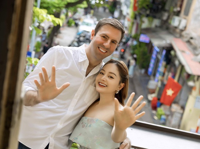 Diễn viên Lan Phương chuyển về quê sinh sống hậu nộp đơn ly hôn chồng Tây?- Ảnh 1. Diễn viên Lan Phương chuyển về quê sinh sống hậu nộp đơn ly hôn chồng Tây?- Ảnh 1.