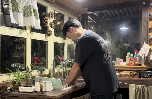 Vợ giám đốc của Lương Xuân Trường hiếm hoi lộ diện, cuộc sống hôn nhân kín tiếng cuối cùng đã được hé lộ- Ảnh 7.