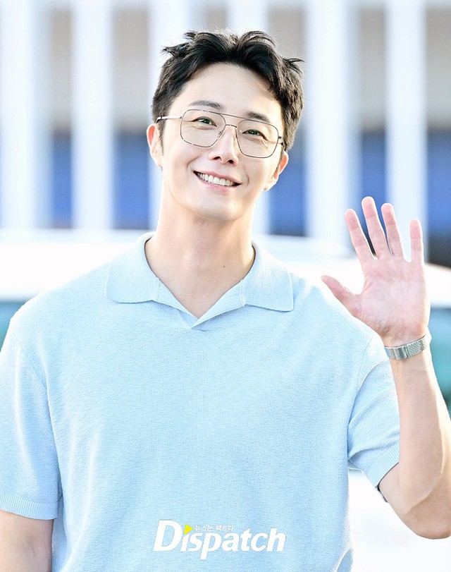 "Rể Việt" Jung Il Woo khởi hành đến TP.HCM, tóc tai lộn xộn mà sao "bảnh" quá trời!- Ảnh 5.