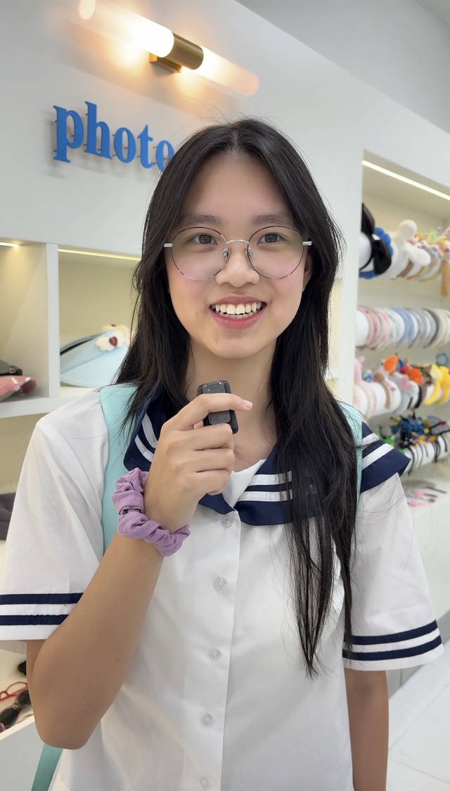 CLIP: Đông nghịt học sinh cấp 2, cấp 3 kéo đến tiệm photobooth sau giờ học: “Người không chụp, không hiểu được đâu”- Ảnh 6. CLIP: Đông nghịt học sinh cấp 2, cấp 3 kéo đến tiệm photobooth sau giờ học: “Người không chụp, không hiểu được đâu”- Ảnh 6.