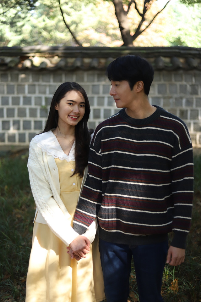 "Rể Việt" Jung Il Woo khởi hành đến TP.HCM, tóc tai lộn xộn mà sao "bảnh" quá trời!- Ảnh 13.