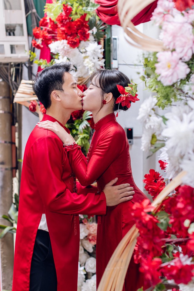 Hé lộ ảnh cưới của "nam thần" U23 Việt Nam và hotgirl NEU, nàng WAG vừa xinh học vấn lại càng đáng nể- Ảnh 4.