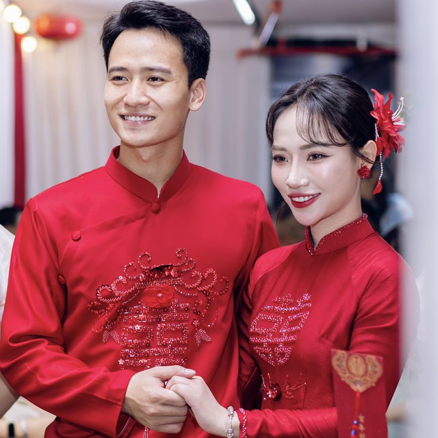 Hé lộ ảnh cưới của "nam thần" U23 Việt Nam và hotgirl NEU, nàng WAG vừa xinh học vấn lại càng đáng nể- Ảnh 1.