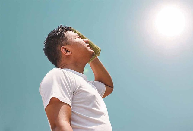 Trời nắng nóng gay gắt, đừng mắc phải 3 sai lầm này kẻo có thể đột tử bất kỳ lúc nào- Ảnh 3.