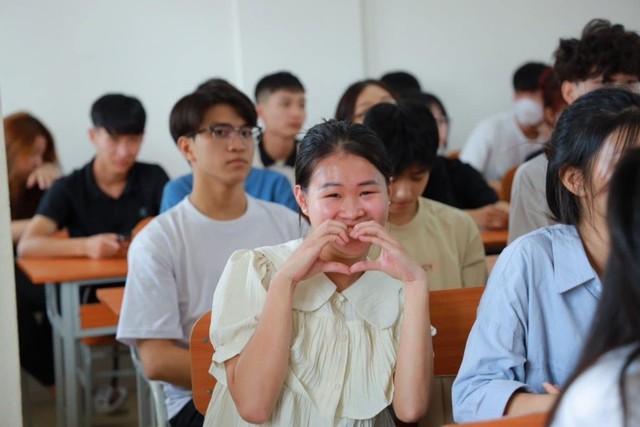Nhiều người vẫn nghĩ học Cao đẳng là "phèn" nhưng xem báo cáo tỷ lệ thất nghiệp và lương này mà "giật cả mình"!- Ảnh 1.