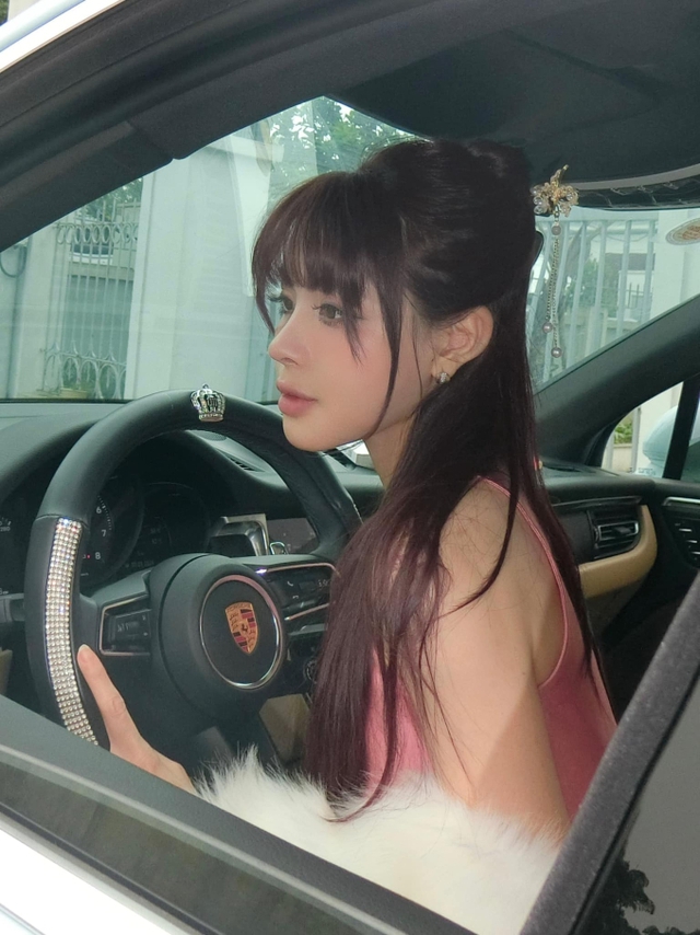 Bạn gái Văn Thanh từng bị tố mượn Porsche sống ảo, giờ nhận luôn lương thưởng của bạn trai, đứng tên nhà tiền tỷ- Ảnh 3.
