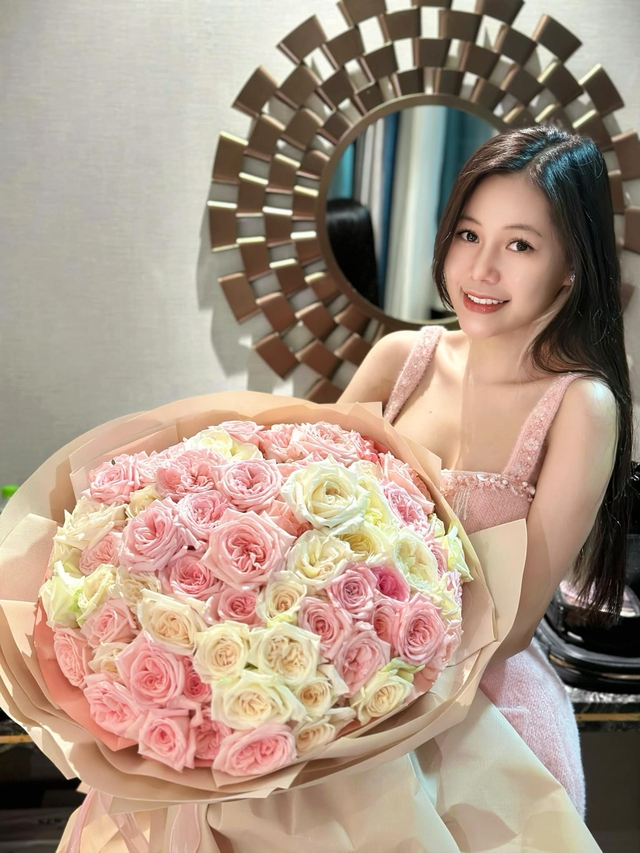 Hot girl xinh đẹp khoe số dư khủng, sổ đỏ cả sấp, cư dân mạng nhiệt tình "xin vía"- Ảnh 9.