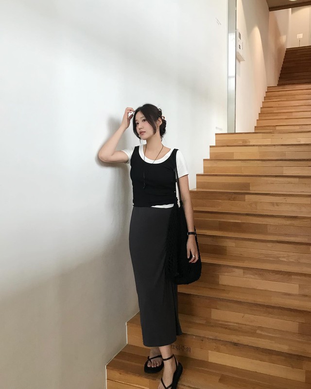 Mặc chân váy dài theo cách tối giản là đẹp nhất: 10 công thức giúp chị em sành điệu xuất sắc mà không cần cố- Ảnh 4.