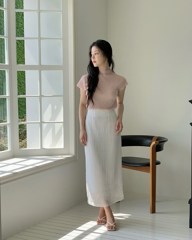 Mặc chân váy dài theo cách tối giản là đẹp nhất: 10 công thức giúp chị em sành điệu xuất sắc mà không cần cố- Ảnh 5.
