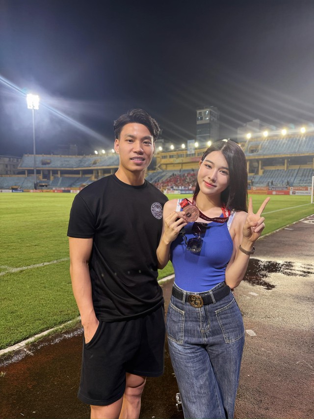Bạn gái Văn Thanh từng bị tố mượn Porsche sống ảo, giờ nhận luôn lương thưởng của bạn trai, đứng tên nhà tiền tỷ- Ảnh 4.