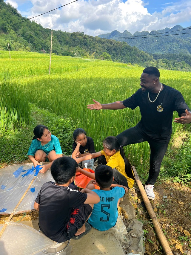"Cha con vạn dặm" mùa 2: Những nhân vật bố con đầu tiên lộ diện- Ảnh 2. "Cha con vạn dặm" mùa 2: Những nhân vật bố con đầu tiên lộ diện- Ảnh 2.