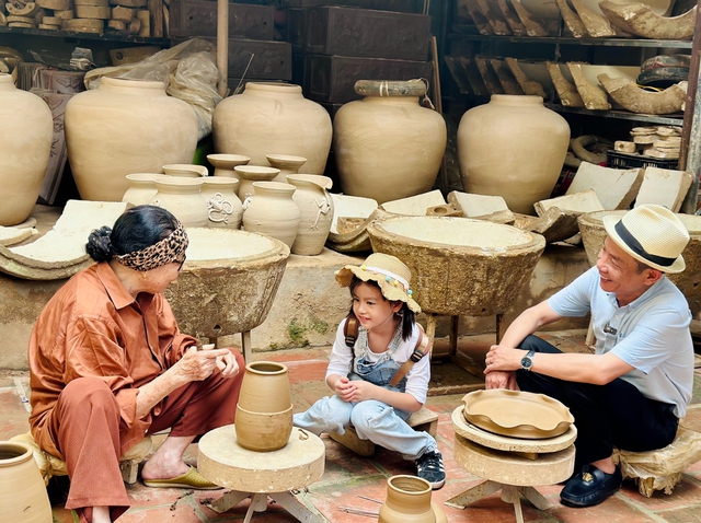 "Cha con vạn dặm" mùa 2: Những nhân vật bố con đầu tiên lộ diện- Ảnh 4. "Cha con vạn dặm" mùa 2: Những nhân vật bố con đầu tiên lộ diện- Ảnh 4.