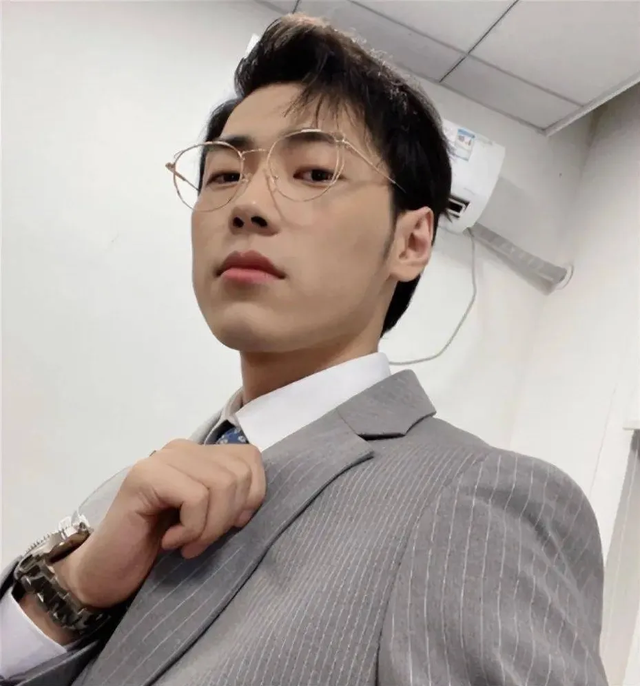 Caster Esports nổi tiếng bị tố "phụ bạc" tình cũ, người đã bỏ ra gần 2 tỷ để "nuôi sự nghiệp" cho mình- Ảnh 1.