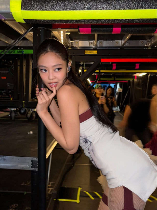 1,3 triệu lượt xem Jennie “im ỉm” rời sân khấu, netizen chê đi xem concert phí tiền- Ảnh 5. 1,3 triệu lượt xem Jennie “im ỉm” rời sân khấu, netizen chê đi xem concert phí tiền- Ảnh 5.