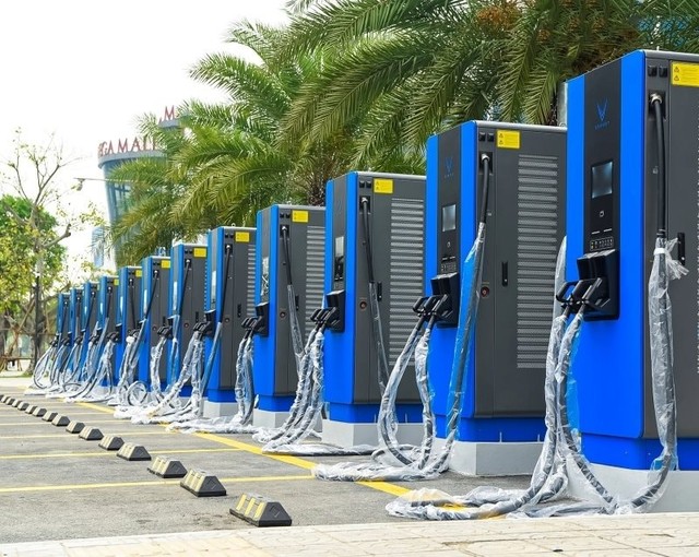 Sạc xe điện: Nên sạc nhanh hay sạc chậm tốt hơn?- Ảnh 2. Sạc xe điện: Nên sạc nhanh hay sạc chậm tốt hơn?- Ảnh 2.