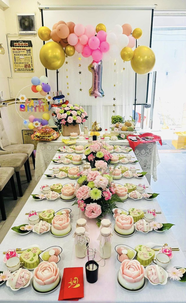 Thanh Trúc tổ chức lễ thôi nôi cho con: 2 món đồ bé Kỳ Kỳ chọn nói gì về tương lai?- Ảnh 1. Thanh Trúc tổ chức lễ thôi nôi cho con: 2 món đồ bé Kỳ Kỳ chọn nói gì về tương lai?- Ảnh 1.
