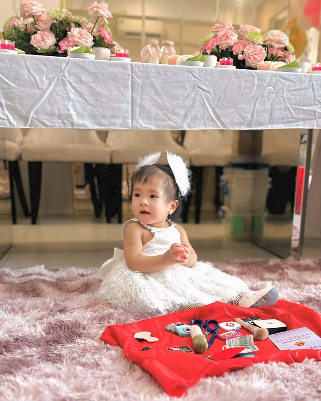 Thanh Trúc tổ chức lễ thôi nôi cho con: 2 món đồ bé Kỳ Kỳ chọn nói gì về tương lai?- Ảnh 5. Thanh Trúc tổ chức lễ thôi nôi cho con: 2 món đồ bé Kỳ Kỳ chọn nói gì về tương lai?- Ảnh 5.
