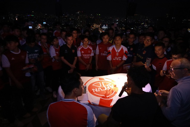 Cựu sao Arsenal Theo Walcott bất ngờ xuất hiện tại Việt Nam, giao lưu cùng fan cực tình cảm- Ảnh 3.