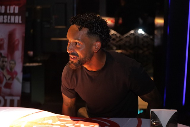 Cựu sao Arsenal Theo Walcott bất ngờ xuất hiện tại Việt Nam, giao lưu cùng fan cực tình cảm- Ảnh 6.