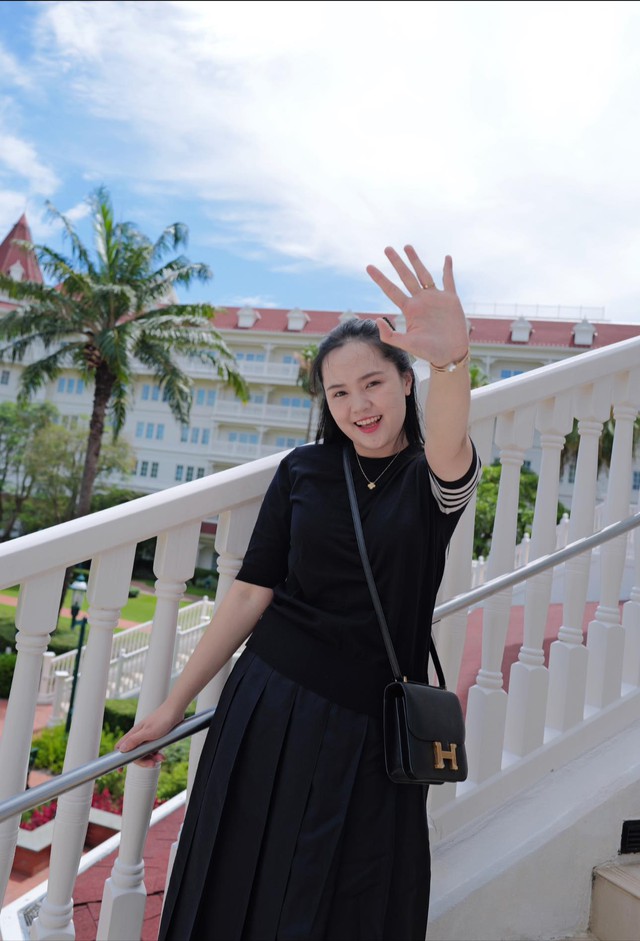 Quỳnh Anh - vợ Duy Mạnh thay đổi được khen xinh đẹp như công chúa, không còn cảnh bị chê "giàu mà kém sang"- Ảnh 1.