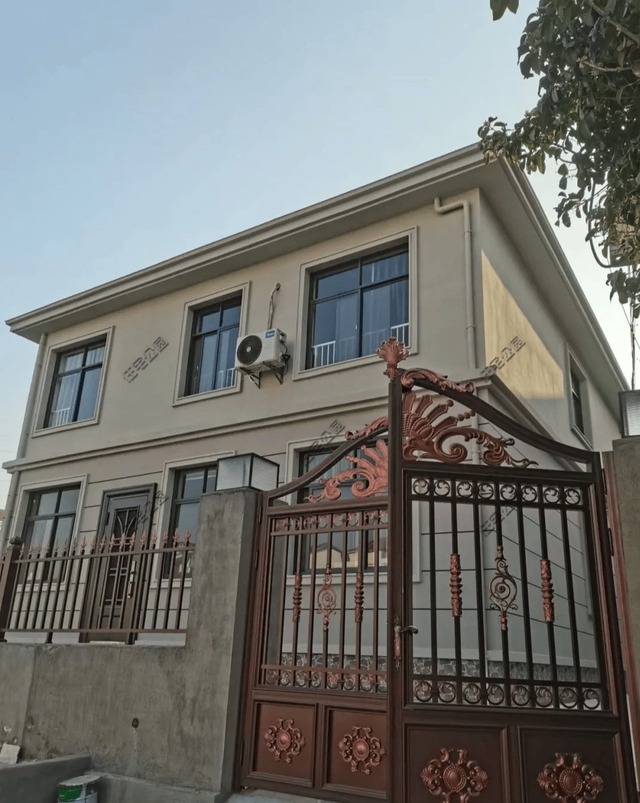Tổ tiên nhắc: Cổng cao hơn nhà là "phá phong thủy", lộc lá đội nón ra đi, vận khí tuột dốc không phanh- Ảnh 1.