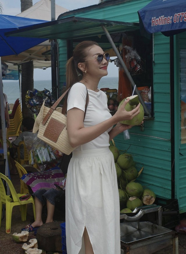 Không hề nói quá, mỹ nhân 42 tuổi này có thời trang đi du lịch đẹp nhất Vbiz- Ảnh 2.