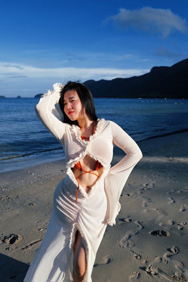 "Full" màn khoe vóc dáng gợi cảm theo cách cực tinh tế của hot girl TikToker- Ảnh 7. "Full" màn khoe vóc dáng gợi cảm theo cách cực tinh tế của hot girl TikToker- Ảnh 7.