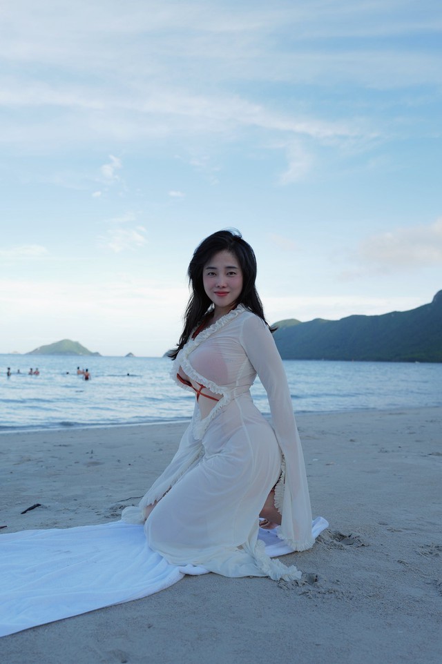 "Full" màn khoe vóc dáng gợi cảm theo cách cực tinh tế của hot girl TikToker- Ảnh 10. "Full" màn khoe vóc dáng gợi cảm theo cách cực tinh tế của hot girl TikToker- Ảnh 10.