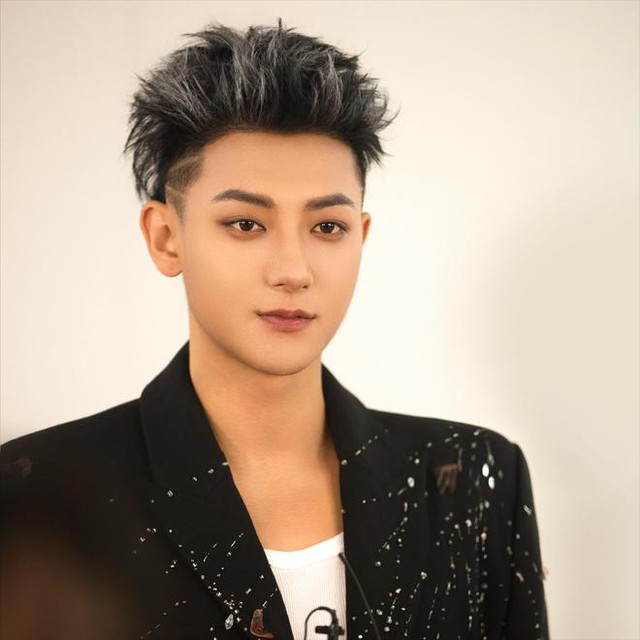 “Mỹ nam chủ tịch showbiz” mất kiểm soát trên truyền hình, chửi thề loạn xạ phải có người can ngăn- Ảnh 3.