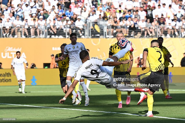 Mbappe ăn mừng đầy xúc động tưởng nhớ Diogo Jota khi lập siêu phẩm giúp Real thắng nghẹt thở Dortmund ở FIFA Club World Cup- Ảnh 5.