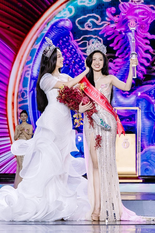 Trình catwalk của Tân Hoa hậu Việt Nam gây bất ngờ nhưng nhan sắc mới là điều tranh cãi- Ảnh 9. Trình catwalk của Tân Hoa hậu Việt Nam gây bất ngờ nhưng nhan sắc mới là điều tranh cãi- Ảnh 9.