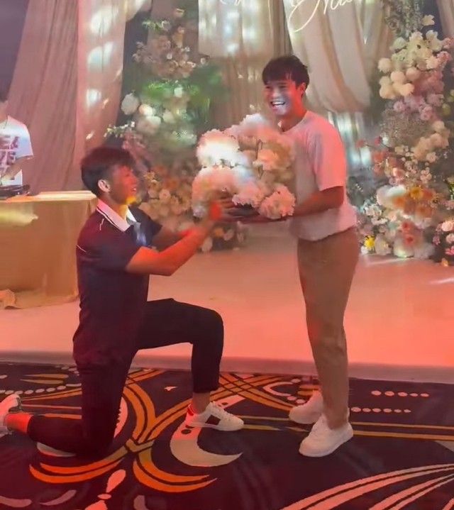 Văn Toàn được "cầu hôn" trong đám cưới trung vệ ĐT Việt Nam, dàn WAGs Kỳ Hân, Trần Bích Hạnh đọ sắc khét lẹt- Ảnh 3.