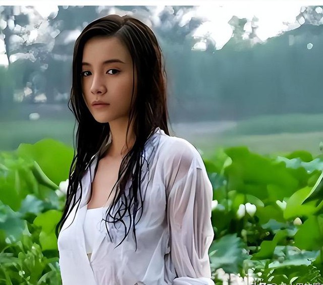 Nữ diễn viên vừa khiến Lưu Diệc Phi phải khóc nay bị tố "dùng tình đổi vai"- Ảnh 4. Nữ diễn viên vừa khiến Lưu Diệc Phi phải khóc nay bị tố "dùng tình đổi vai"- Ảnh 4.