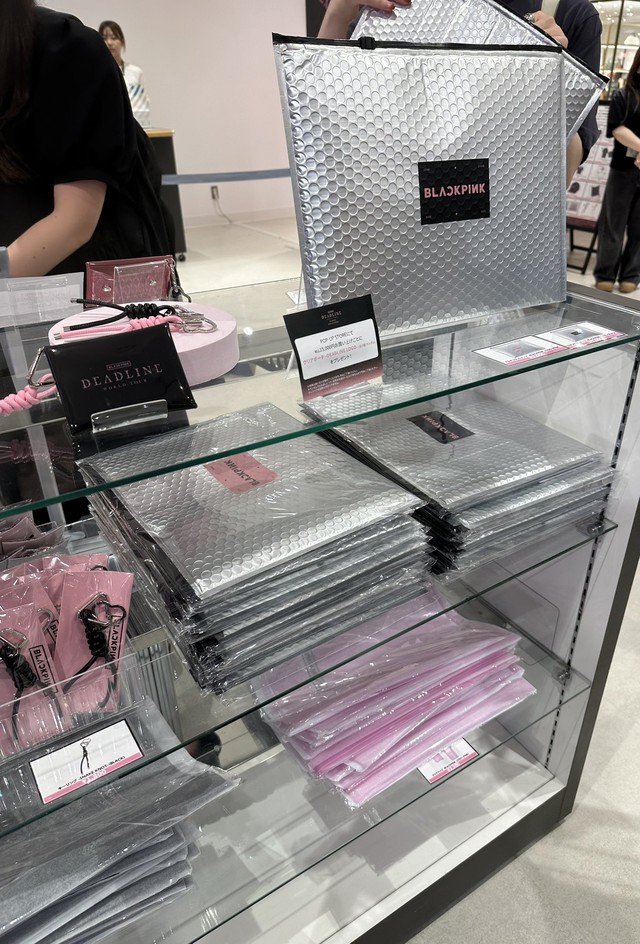 BLACKPINK bán bao nylon giá nửa triệu, fan ngỡ ngàng- Ảnh 3.