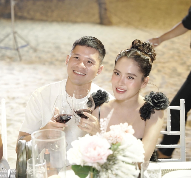 Trung vệ ĐT Việt Nam cưới mẹ đơn thân Quảng Ninh, nàng WAG 3 lần sinh nở vóc dáng vẫn nuột nà, visual sáng bừng- Ảnh 6.