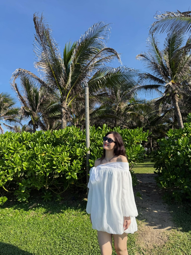 Hoa khôi bóng chuyền Việt Hương làm dâu hào môn, sống ở dinh thự bỗng "ở ẩn" cõi mạng, nghi vấn có tin vui- Ảnh 6. Hoa khôi bóng chuyền Việt Hương làm dâu hào môn, sống ở dinh thự bỗng "ở ẩn" cõi mạng, nghi vấn có tin vui- Ảnh 6.