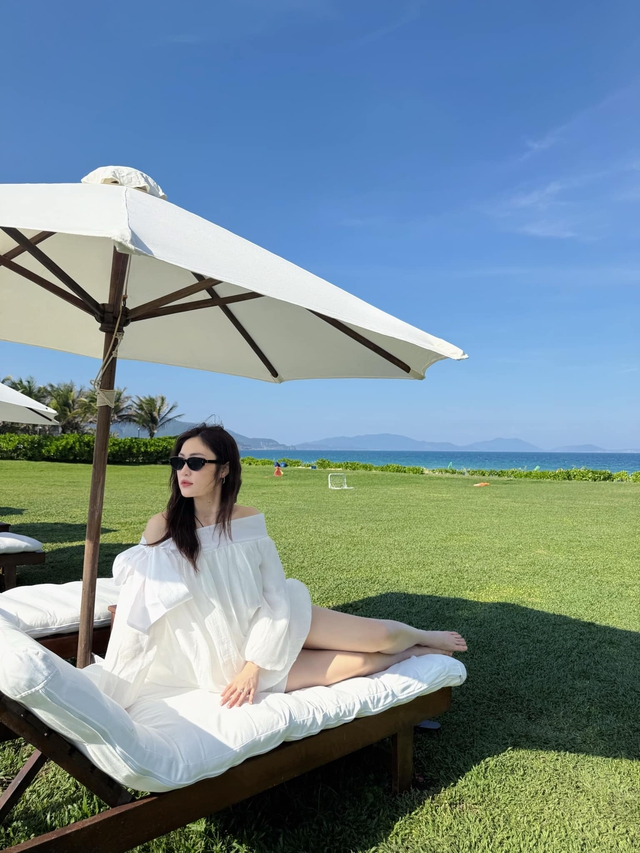 Hoa khôi bóng chuyền Việt Hương làm dâu hào môn, sống ở dinh thự bỗng "ở ẩn" cõi mạng, nghi vấn có tin vui- Ảnh 7. Hoa khôi bóng chuyền Việt Hương làm dâu hào môn, sống ở dinh thự bỗng "ở ẩn" cõi mạng, nghi vấn có tin vui- Ảnh 7.