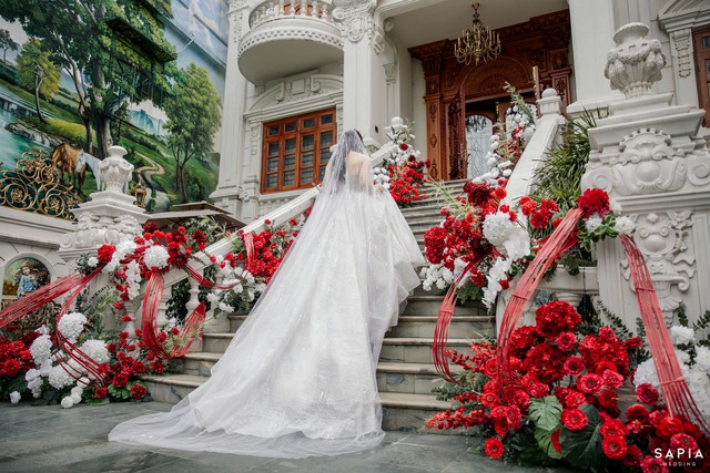 Hoa khôi bóng chuyền Việt Hương làm dâu hào môn, sống ở dinh thự bỗng "ở ẩn" cõi mạng, nghi vấn có tin vui- Ảnh 4. Hoa khôi bóng chuyền Việt Hương làm dâu hào môn, sống ở dinh thự bỗng "ở ẩn" cõi mạng, nghi vấn có tin vui- Ảnh 4.