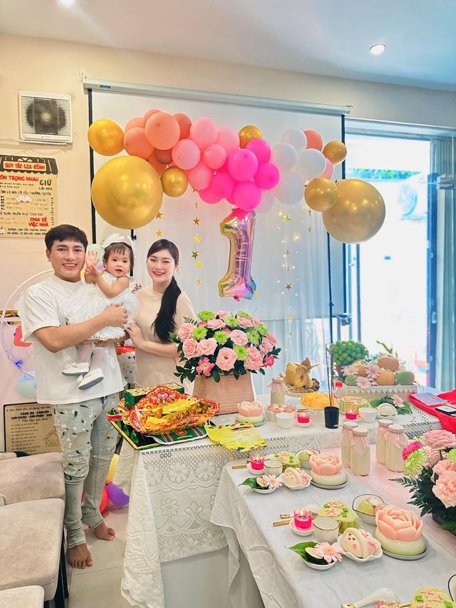 “Sao cứ đăng hình chồng con lên hoài vậy?” - Thanh Trúc đáp đúng một câu mà ai làm mẹ cũng hiểu- Ảnh 1. “Sao cứ đăng hình chồng con lên hoài vậy?” - Thanh Trúc đáp đúng một câu mà ai làm mẹ cũng hiểu- Ảnh 1.