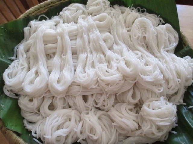 Vụ bún tươi đổi màu đỏ lòm như máu: 6 CẢNH BÁO đến người tiêu dùng để tránh "bệnh từ miệng vào"- Ảnh 4. Vụ bún tươi đổi màu đỏ lòm như máu: 6 CẢNH BÁO đến người tiêu dùng để tránh "bệnh từ miệng vào"- Ảnh 4.