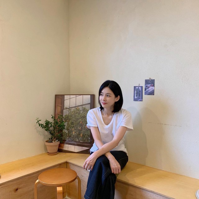 Phụ nữ trên 45 tuổi không cần phối đồ cầu kỳ, cứ mặc đơn giản như Lee Bo Young là xuất sắc- Ảnh 6.
