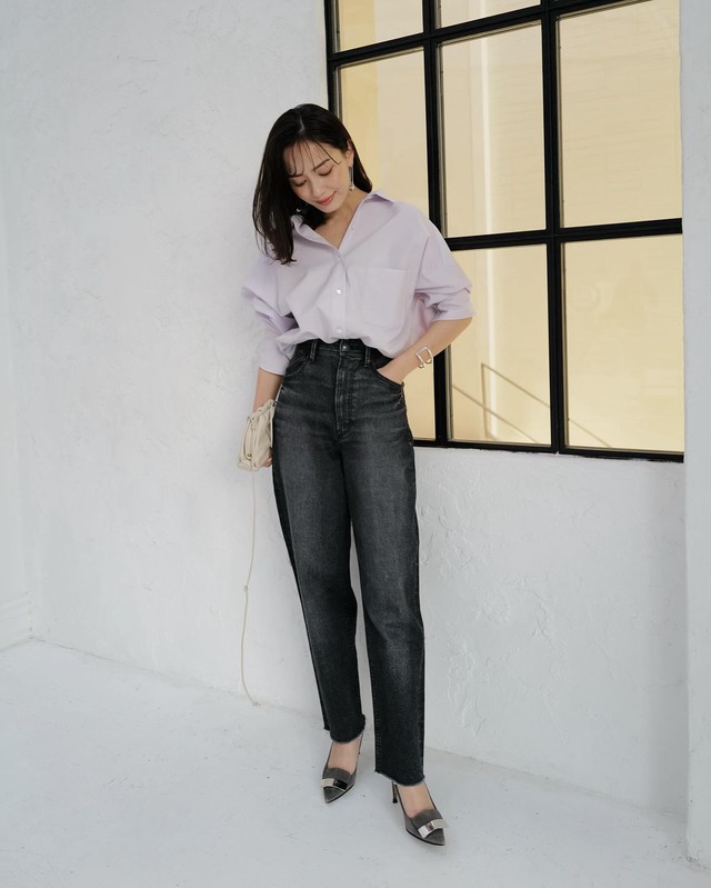 Mặc đẹp mỗi ngày với 10 cách diện áo sơ mi trơn chuẩn thanh lịch, trẻ trung cho mọi độ tuổi- Ảnh 10.